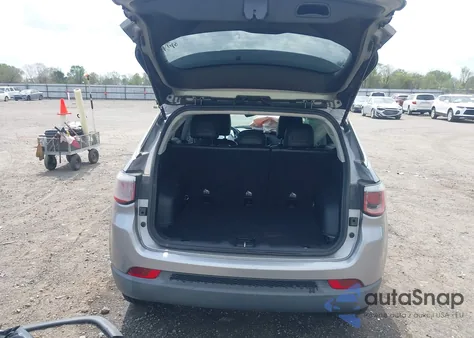 2017 Jeep New Compass Latitude Fwd from USA, damaged, VIN 3C4NJCBB7HT617199